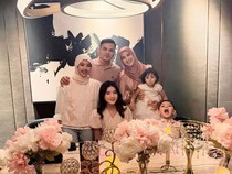 Potret Hangat Haldy Sabri Makan Bareng Irish Bella dan Anak-anak