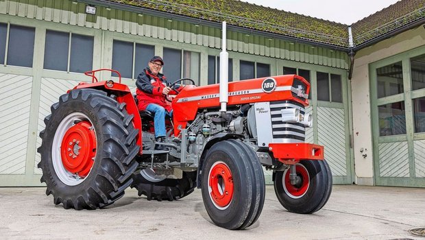 Hansueli Iseli mit seinem MF 188 Multipower. (Bild: Gian Vaitl / «die grüne»)