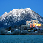 Schloss Trautenfels und der Grimming vor dem Sonnenaufgang