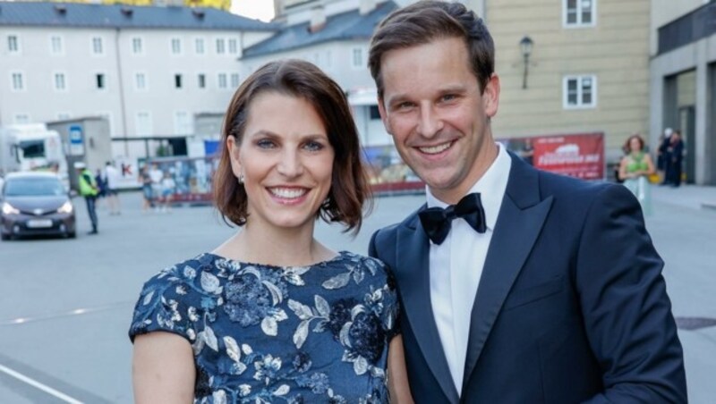 Karoline Edtstadler mit Partner Marton Matura. (Bild: Tschepp Markus)