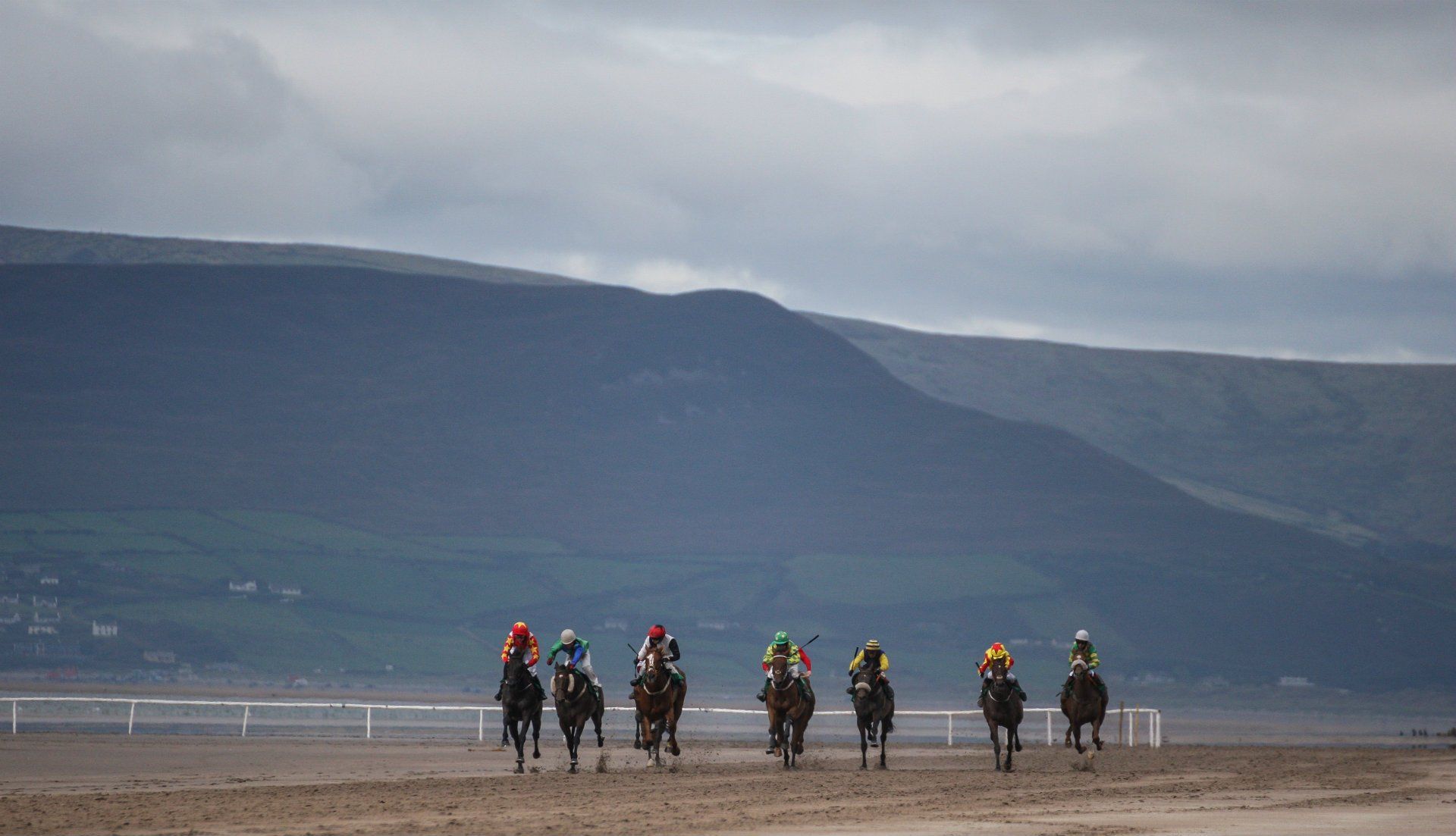 horse-racing-beach-ireland-shutterstock_707088094