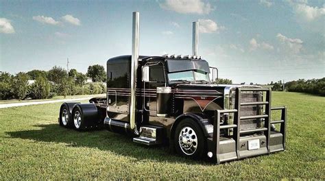 379 Peterbilt Custom Paint