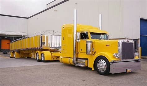 Semitrckn Peterbilt Custom 379 With Matchin Flat