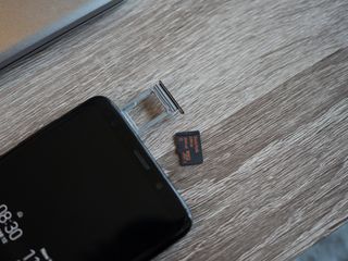 Samsung Galaxy S9 SD card slot