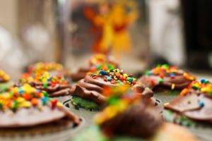 cupcakes, Sprinkles, Desserts, Depth of field