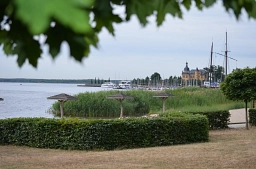 Goitzsche mit Strand und Blick zur Bernsteinvilla © Goitzsche Tourismus GmbH