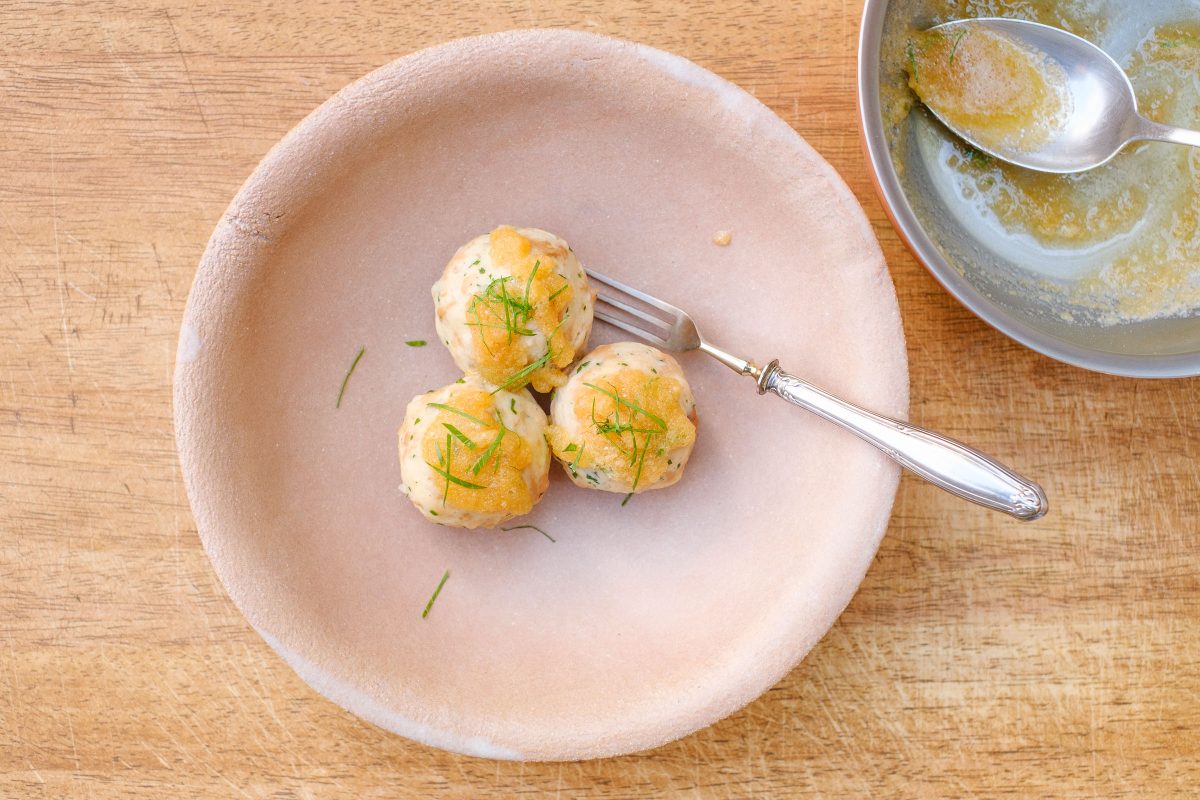 Semmelknödel mit Butterbrösel