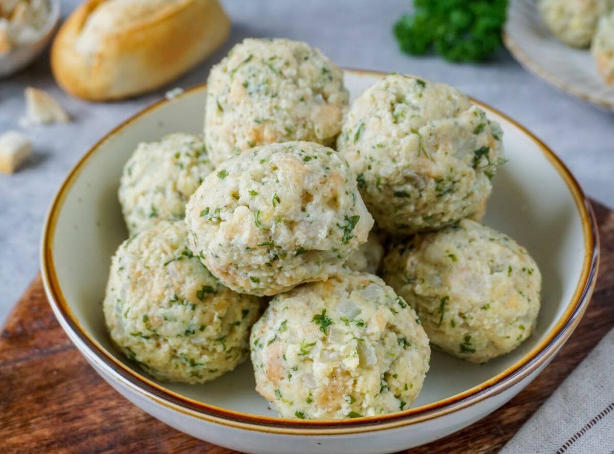 Semmelknödel – Omas einfaches Rezept