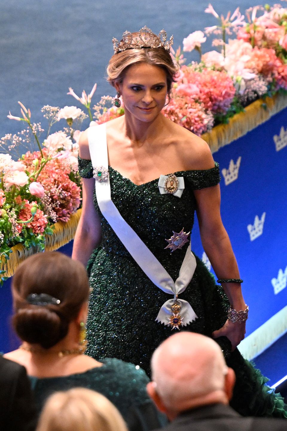 Prinzessin Madeleine überzeugt bei ihrem Nobelpreis-Comeback mit einer Glitzerrobe. 