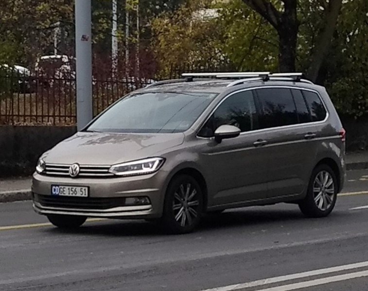 VW Touran Switzerland Diplomatic plate (Germany) (32403450528).jpg