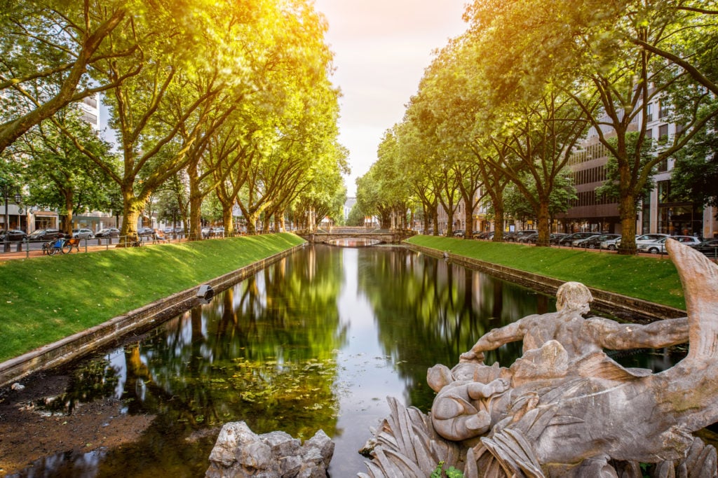 Stimmungsvolle Atmosphären mit Kanal auf der Königsallee