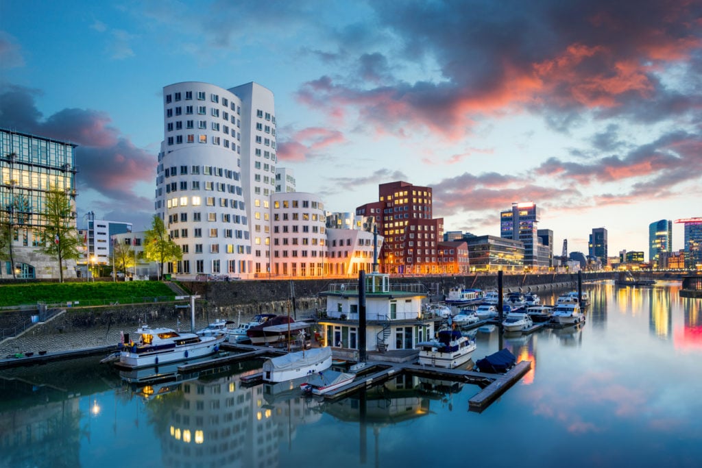 Blick auf den Medienhafen in Düsseldorf