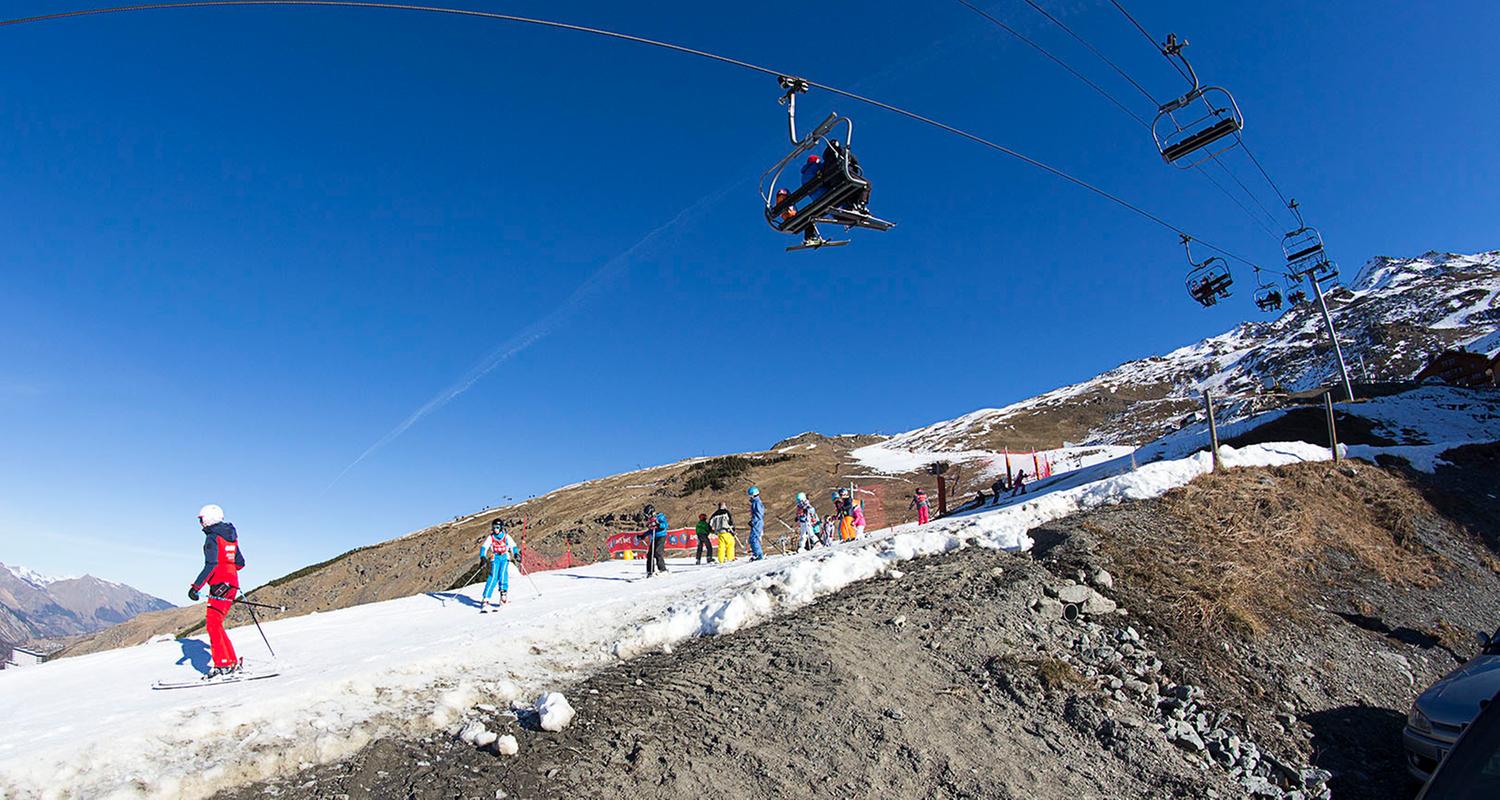 Skipiste mit Kunstschnee 