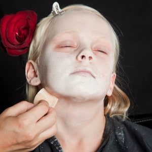 Dia de los Muertos Make Up Schmink-Anleitung Mädchen (2)