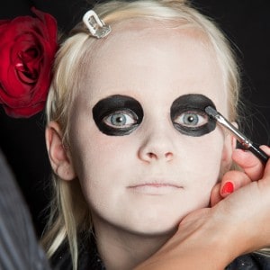 Dia de los Muertos Make Up Schmink-Anleitung Mädchen (3)