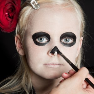 Dia de los Muertos Make Up Schmink-Anleitung Mädchen (4)