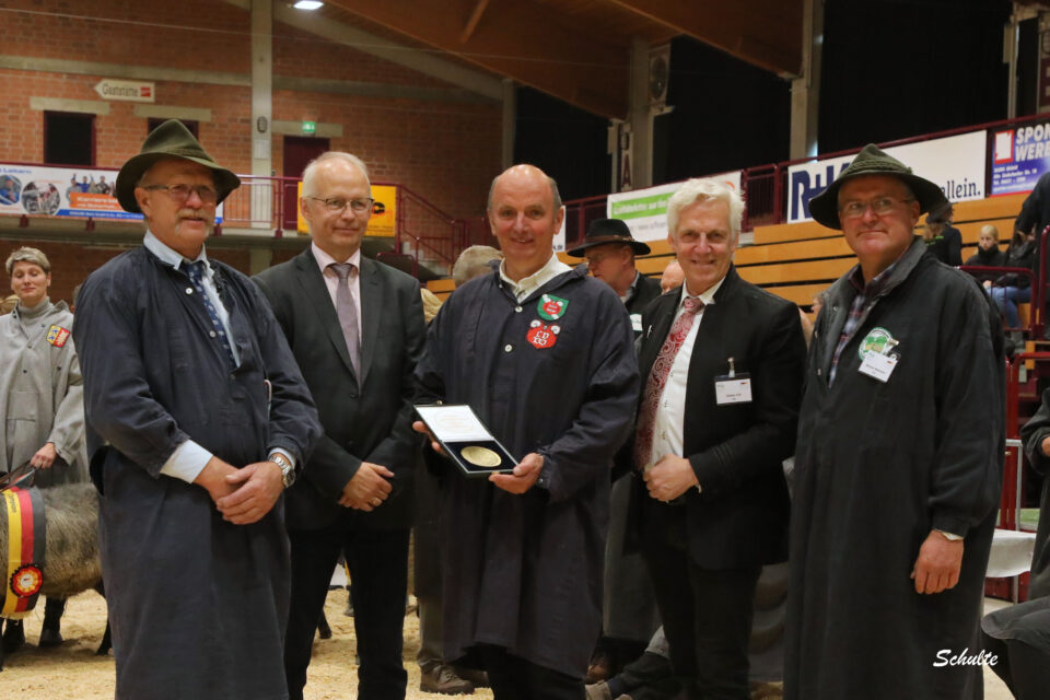 BMEL Plakette Bronze Champion 7. Platz Sammlung SHR - Reckmann (© Heinrich Schulte)