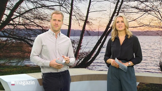 Gabi Lüeße und Henrik Hanses moderieren das Schleswig-Holstein Magazin. © Screenshot 