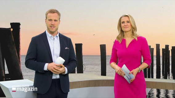 Gabi Lüeße und Henrik Hanses moderieren das Schleswig-Holstein Magazin. © Screenshot 