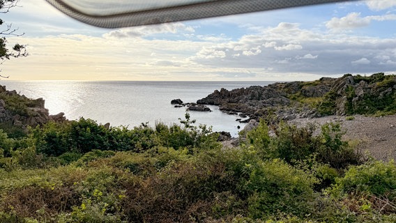 Was eine Reise mit dem Camper auf Bornholm ausmacht: Immer den Blick aufs Meer zu haben! © NDR/Anna-Lena Storm 