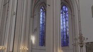 Blaue Kirchenfenster © NDR Screenshot 