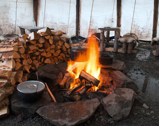 Feuer im Mongolian Yurt