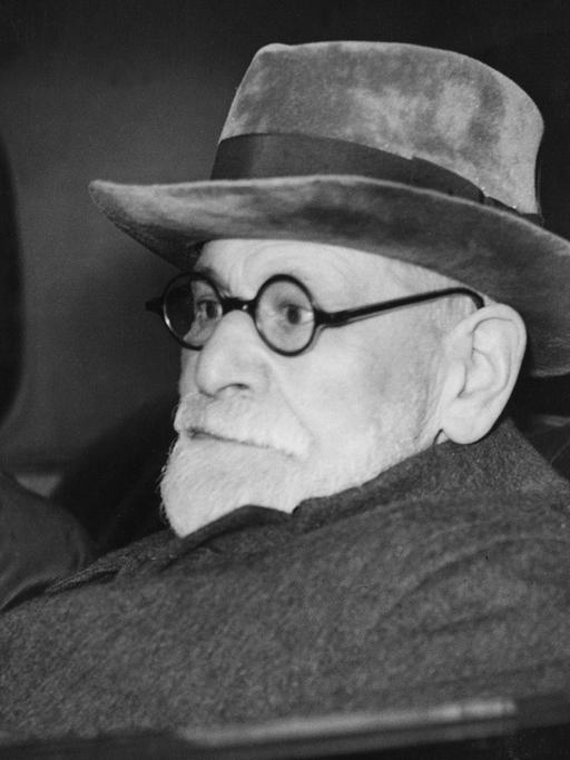 Der österreichische Psychoanalytiker Sigmund Freud kurz nach seiner Ankunft in London am 6. Juni 1938.