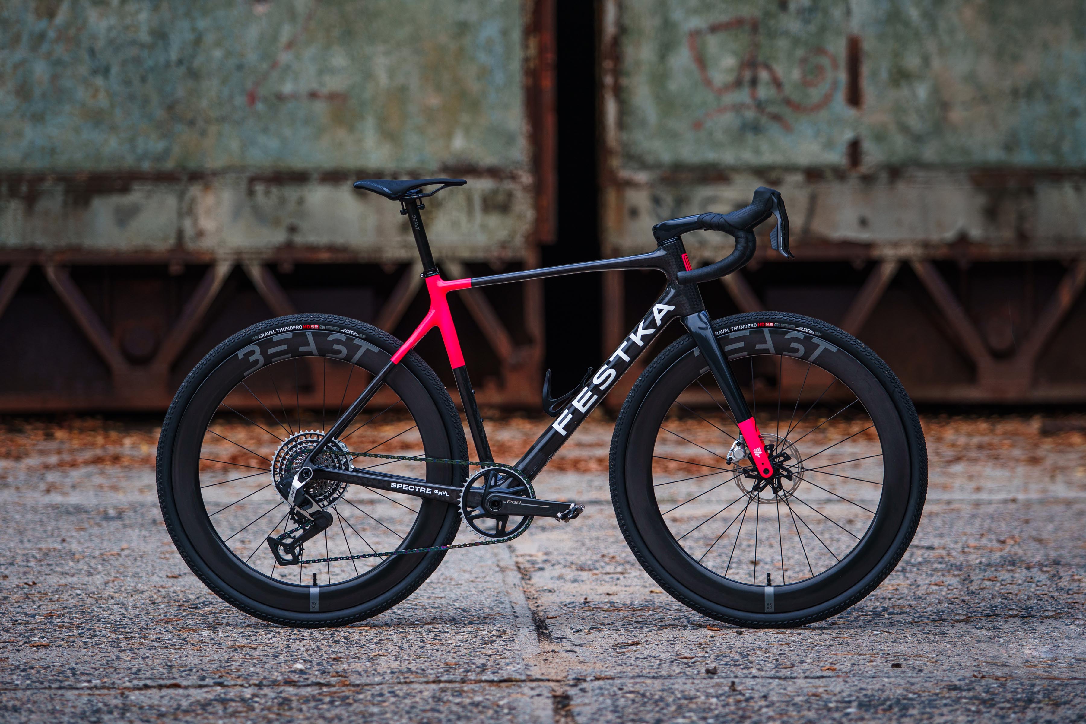 Neues Festka Spectre Gravel: Custom Carbon-Gravel Bike für Tempo