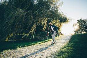 Landpaddeling ist wie skateboarding und Standup paddling