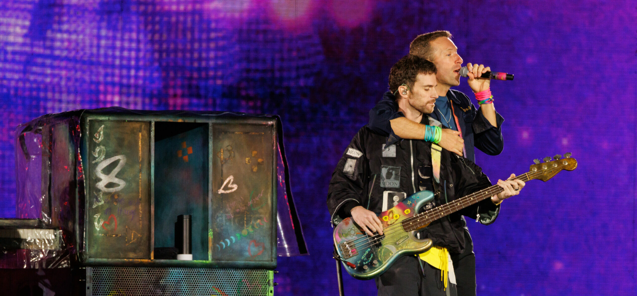 Guy Berryman (l.) und Chris Martin, 2024