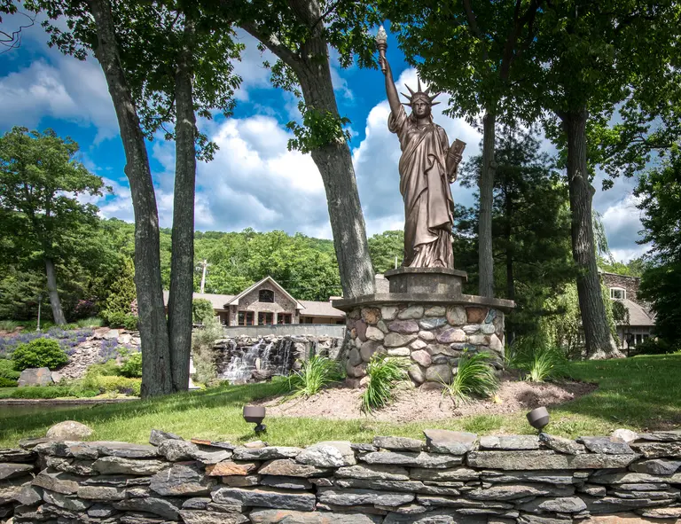 Derek Jeter finally finds a buyer for upstate New York ‘castle’