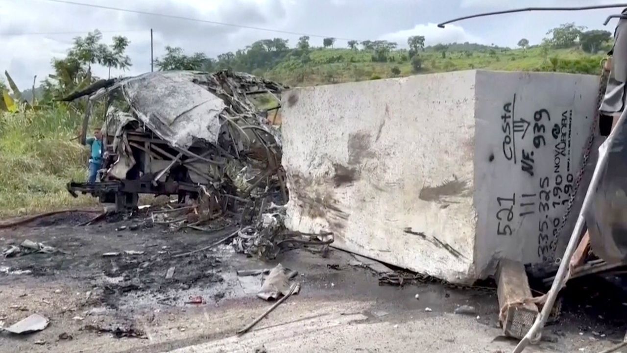 Bus mit Lkw kollidiert: 38 Tote auf Autobahn in Brasilien