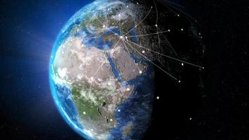 Globo de renderização 3D girando e orbitando no universo com efeito de iluminação e fonte de imagem de mapa do mundo processada de grão escuro da nasa video