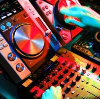 Dj play music on console photo