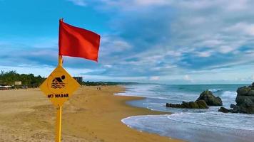 Red flag swimming prohibited high waves in Puerto Escondido Mexico. video