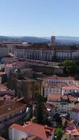 vertical vídeo cidade do Coimbra dentro Portugal aéreo Visão video