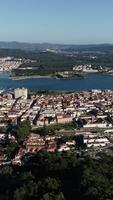 vertical vídeo cidade do viana Faz castelo Portugal aéreo Visão video