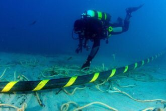 Meta prepares 40,000 km submarine cable to escape geopolitical tensions