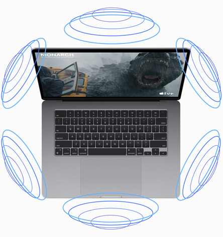 Vista superior de un MacBook Air donde se muestra cómo funciona el audio espacial al ver una película.