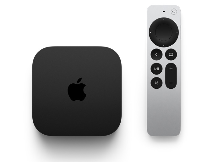 Una Apple TV 4k e un telecomando Siri remote affiancati