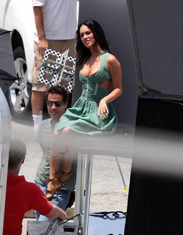 Photos of Megan Fox on the shooting of a movie (9 pics)