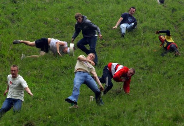 Cheese Rolling 2009 (17 pics)