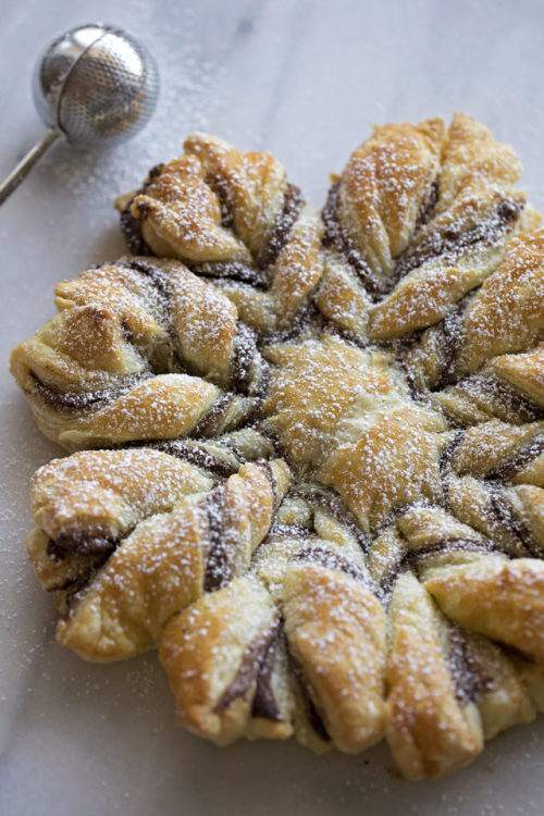 sweetoothgirl:
“ NUTELLA PUFF PASTRY
”