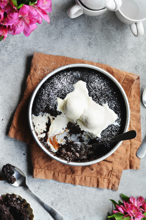 sweetoothgirl:
“Dark Chocolate Peanut Butter Cobbler
”