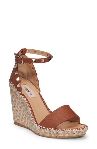 Valentino Garavani Rockstud Grained Leather Espadrille Wedge Sandals In Natural Brown