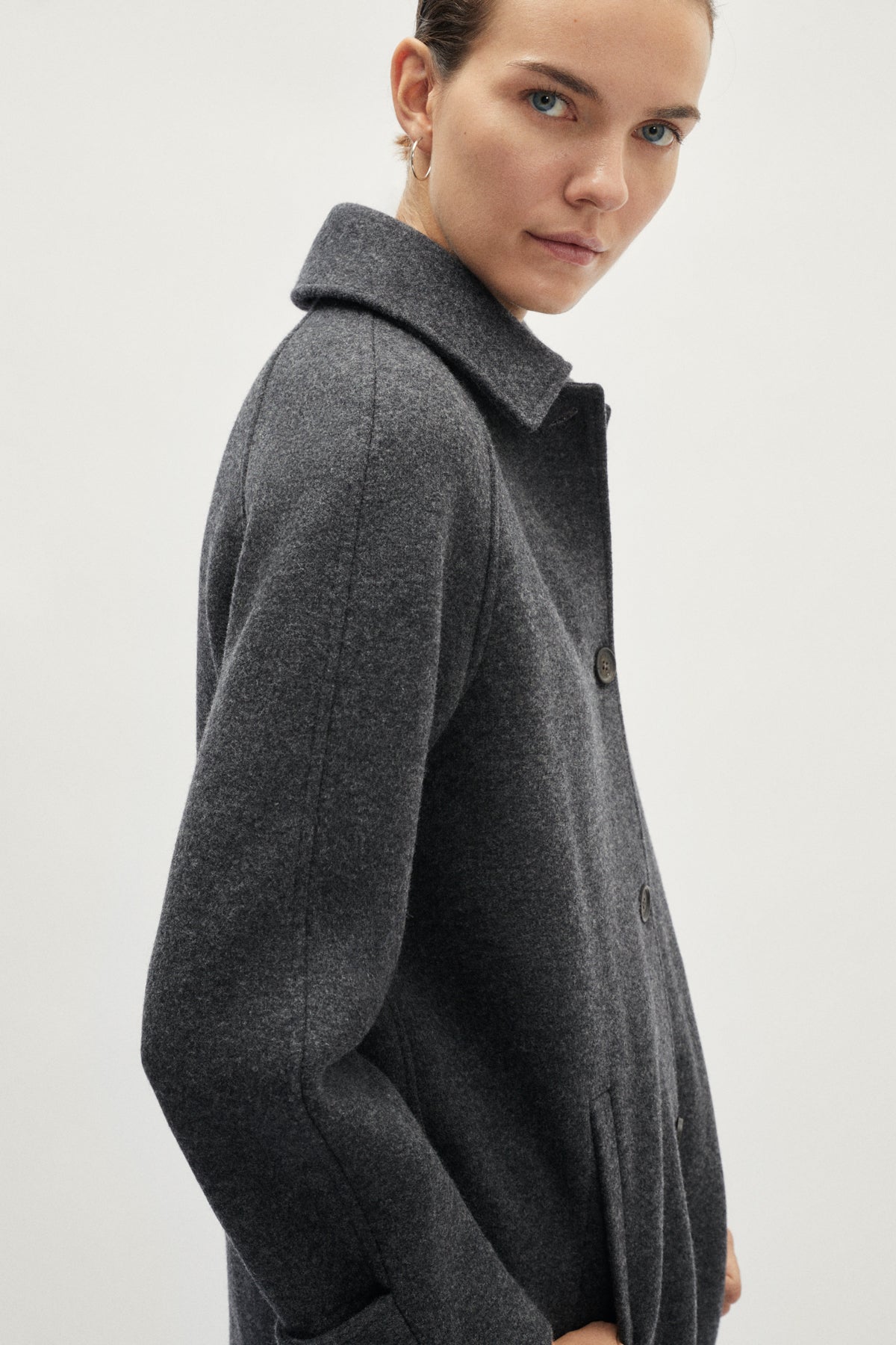 The Woolen Overcoat - grey