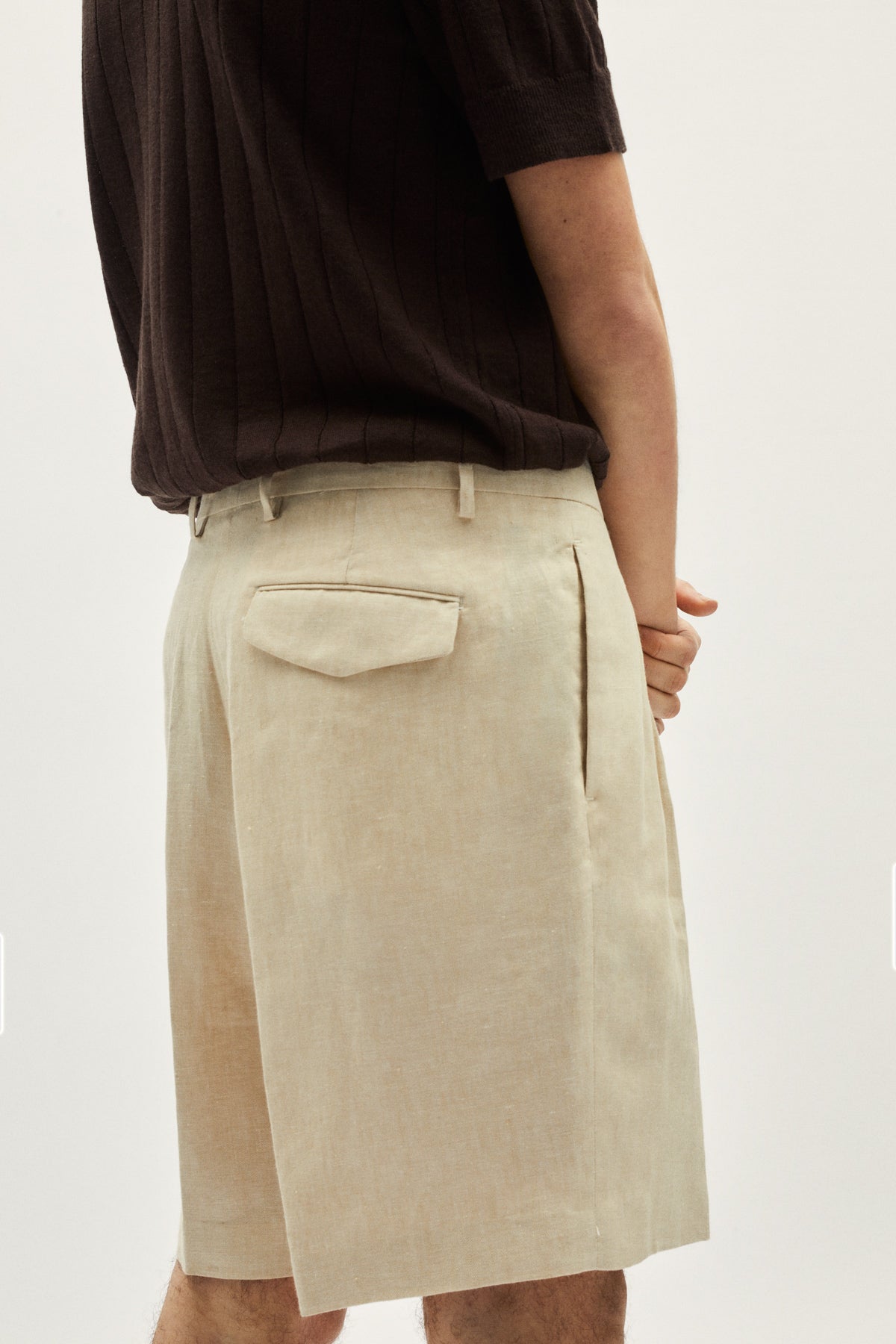 the linen twill bermuda shorts ecru