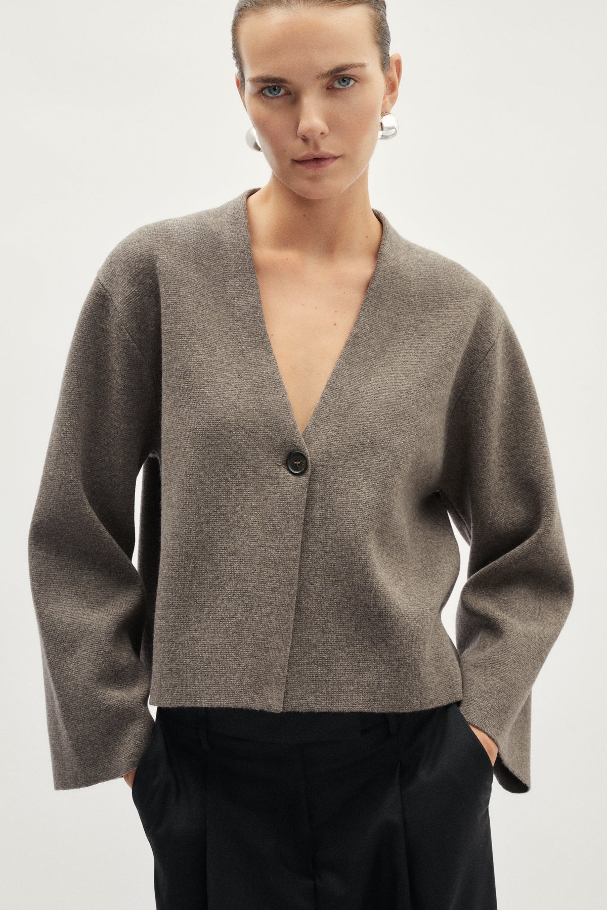 The Woolen Sleek Jacket - taupe