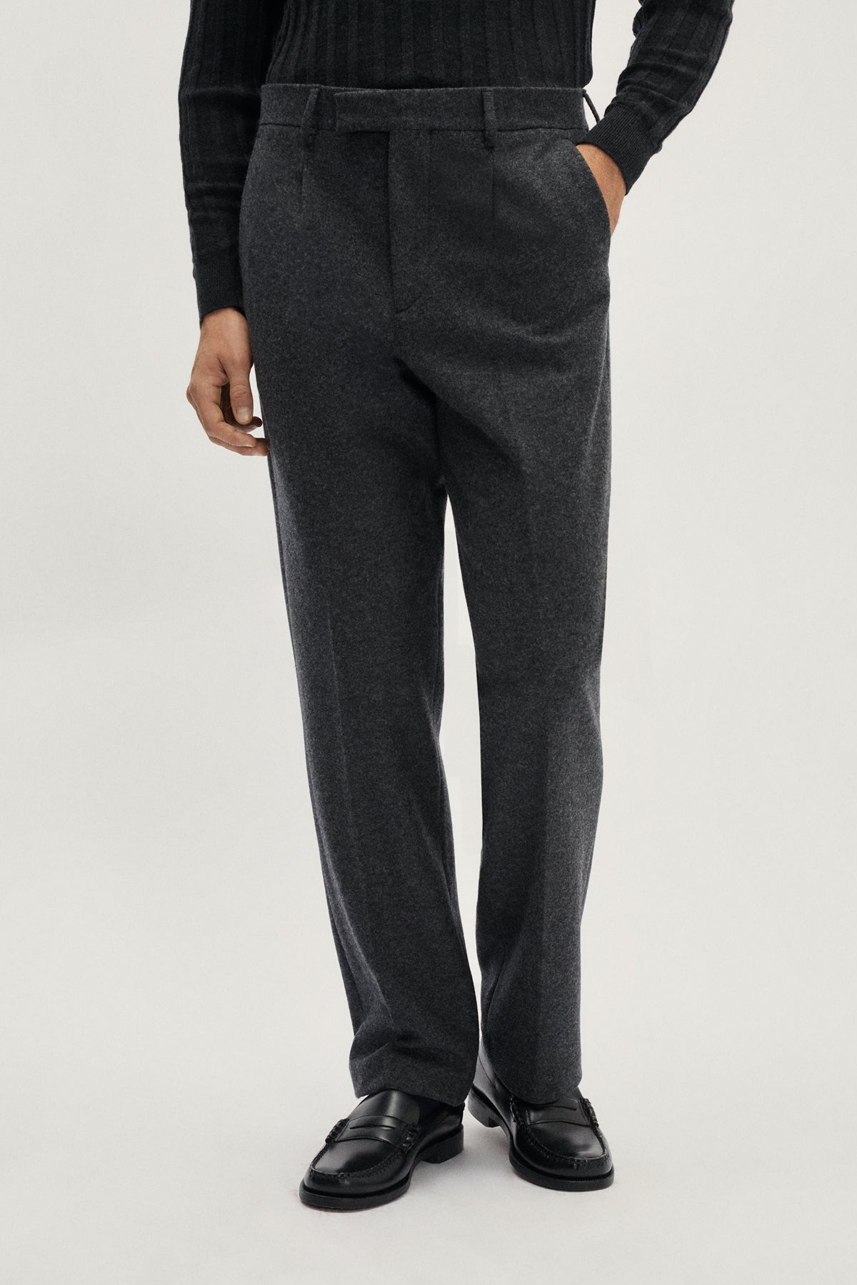 The Woolen Trousers - grey