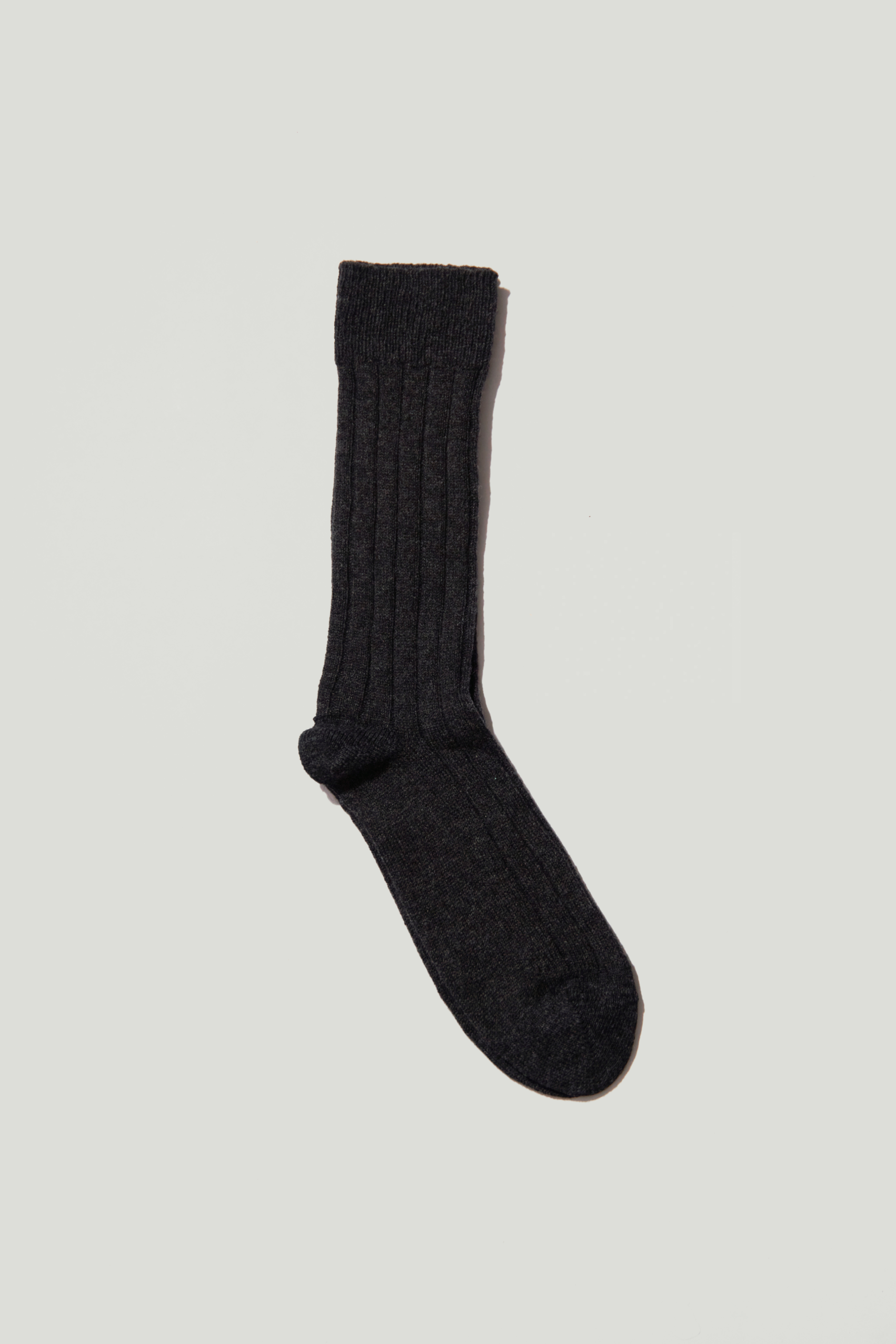 the cashmere ribbed socks charcoal grey